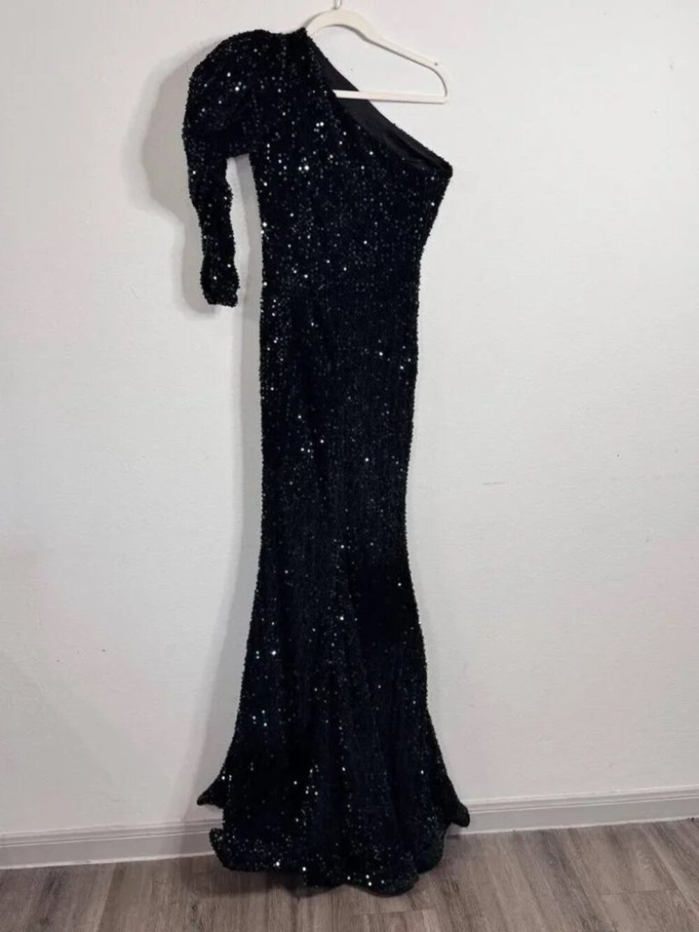 Miss Ord One-Shoulder Black-Green Sequin Evening Gown – Size S